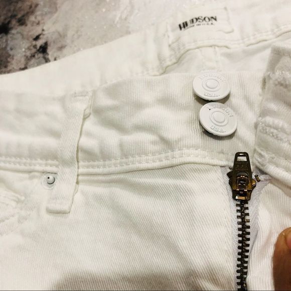 Hudson
Woman’s crop white jeans with gold - Picture 4 of 7